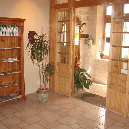 Hotel Du Donjon Aulnay  Экстерьер фото
