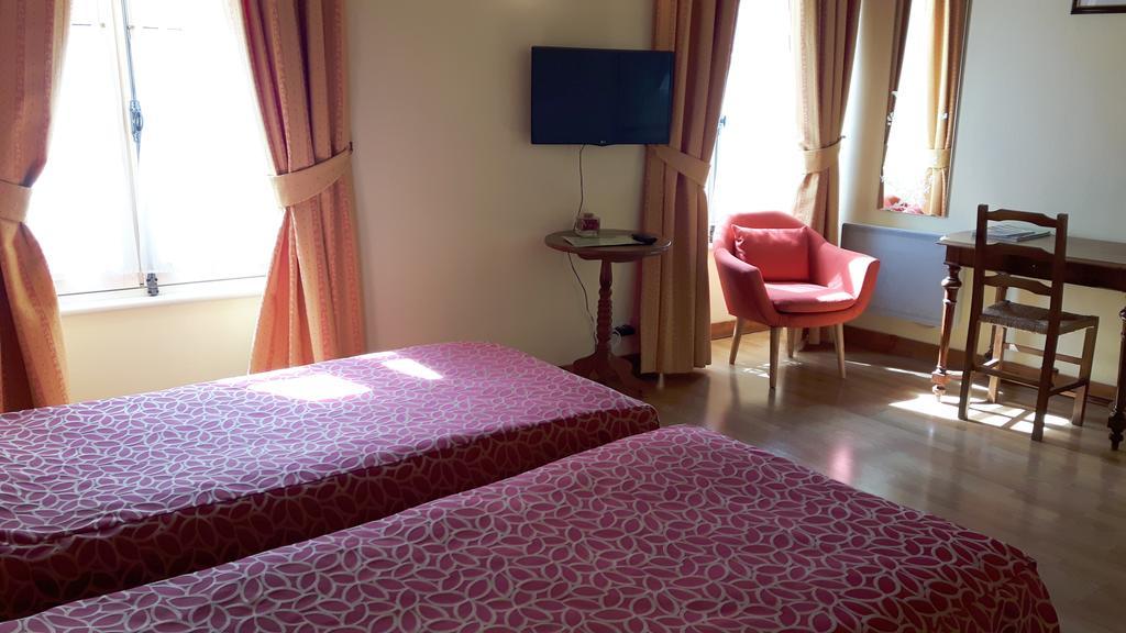 Hotel Du Donjon Aulnay  Экстерьер фото