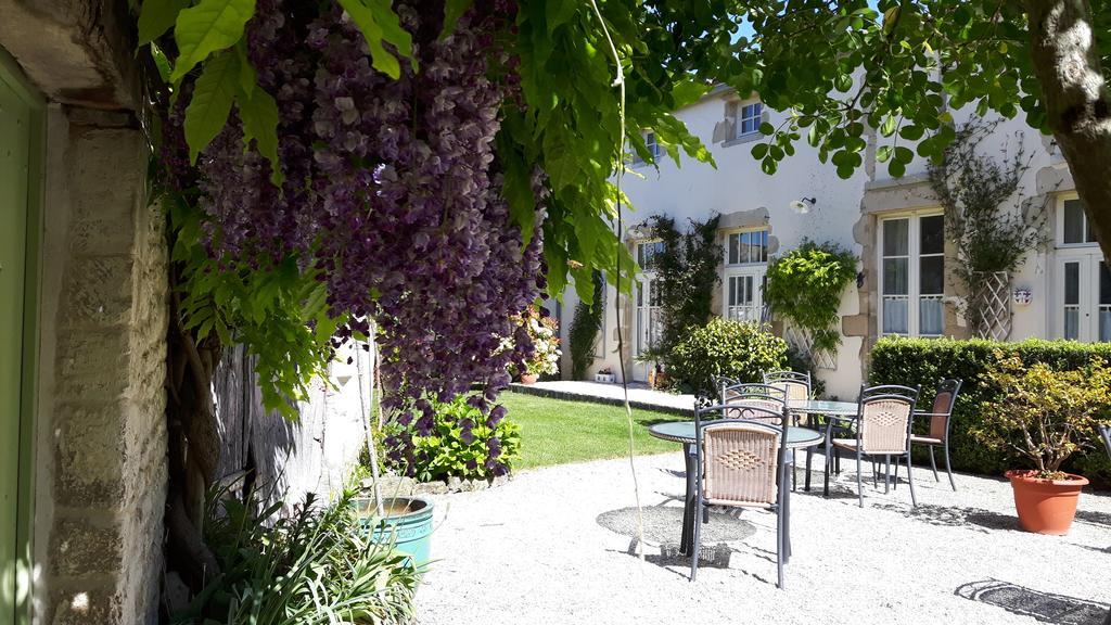 Hotel Du Donjon Aulnay  Экстерьер фото