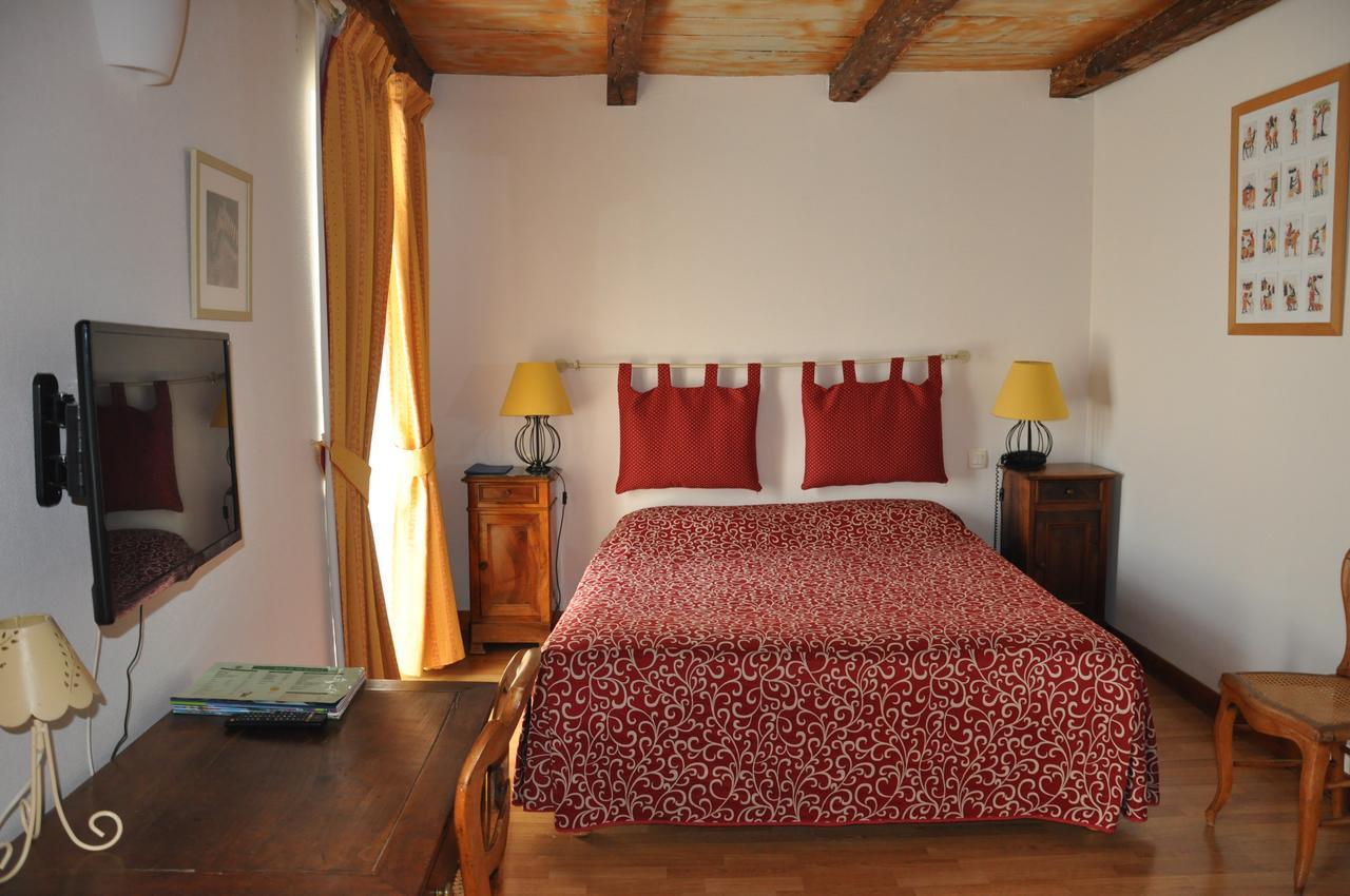 Hotel Du Donjon Aulnay  Экстерьер фото