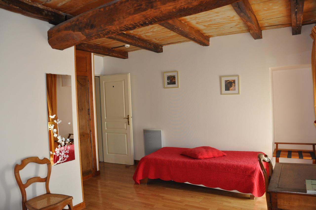 Hotel Du Donjon Aulnay  Экстерьер фото