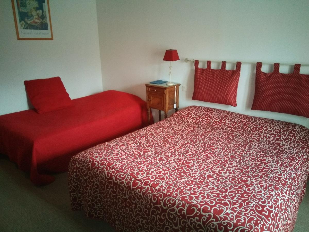 Hotel Du Donjon Aulnay  Экстерьер фото