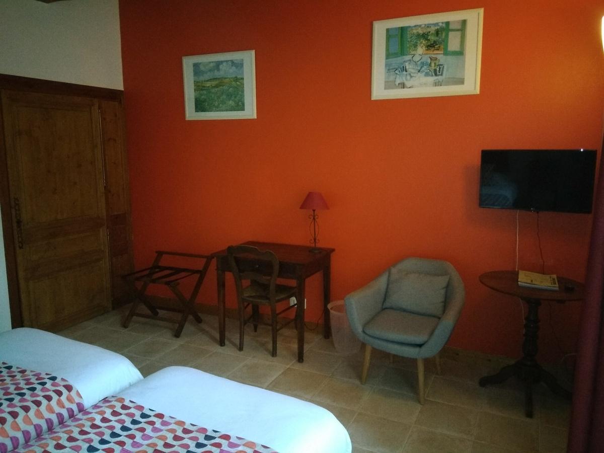 Hotel Du Donjon Aulnay  Экстерьер фото