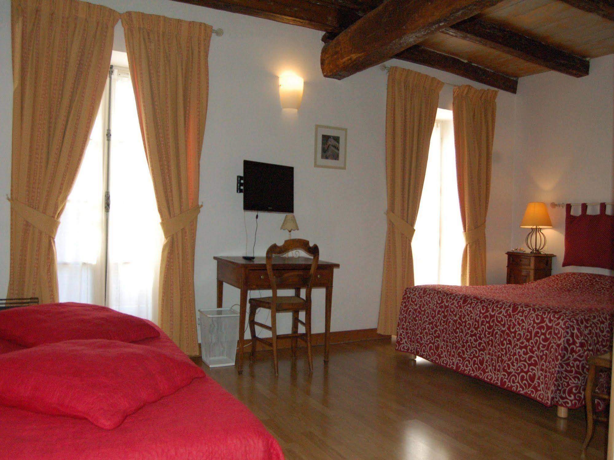 Hotel Du Donjon Aulnay  Экстерьер фото