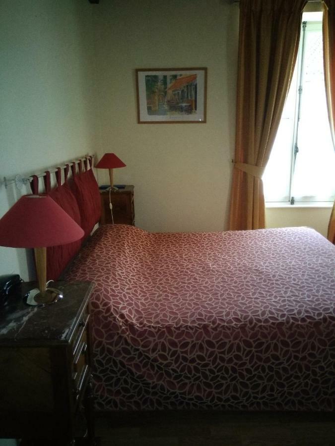 Hotel Du Donjon Aulnay  Экстерьер фото